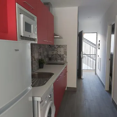 アパートホテル Bnbook Medea フエンヒロラ