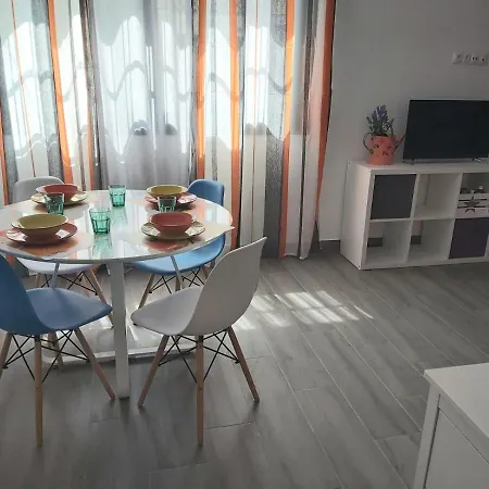 アパートホテル Bnbook Medea フエンヒロラ